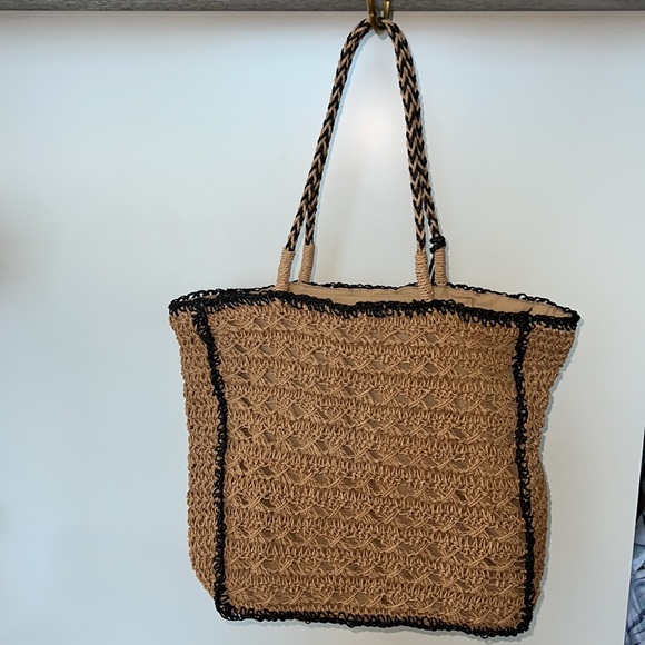 Beautiful Straw Beach Bag - Picture 4 of 13